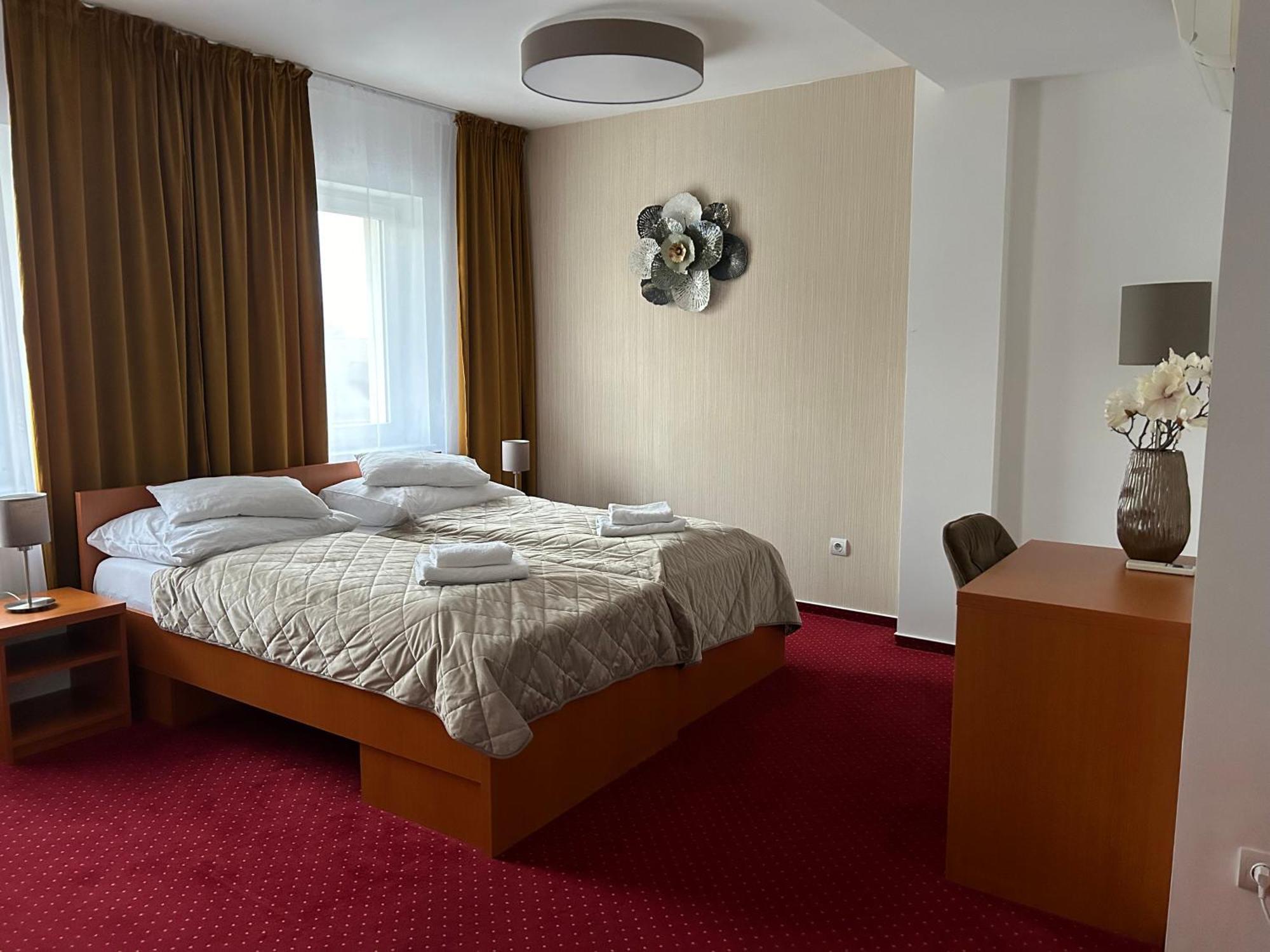 Topoľčany Hotel Evan U Hoffera מראה חיצוני תמונה