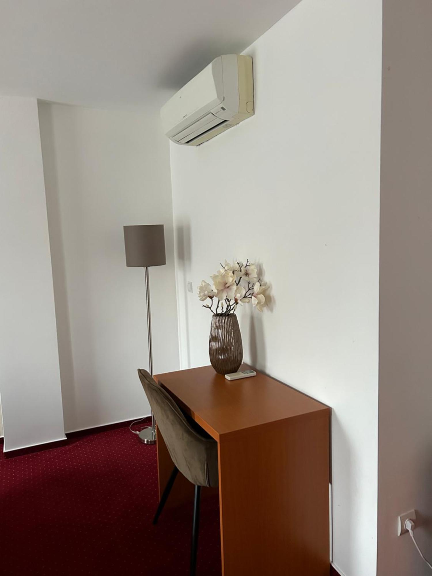 Topoľčany Hotel Evan U Hoffera מראה חיצוני תמונה