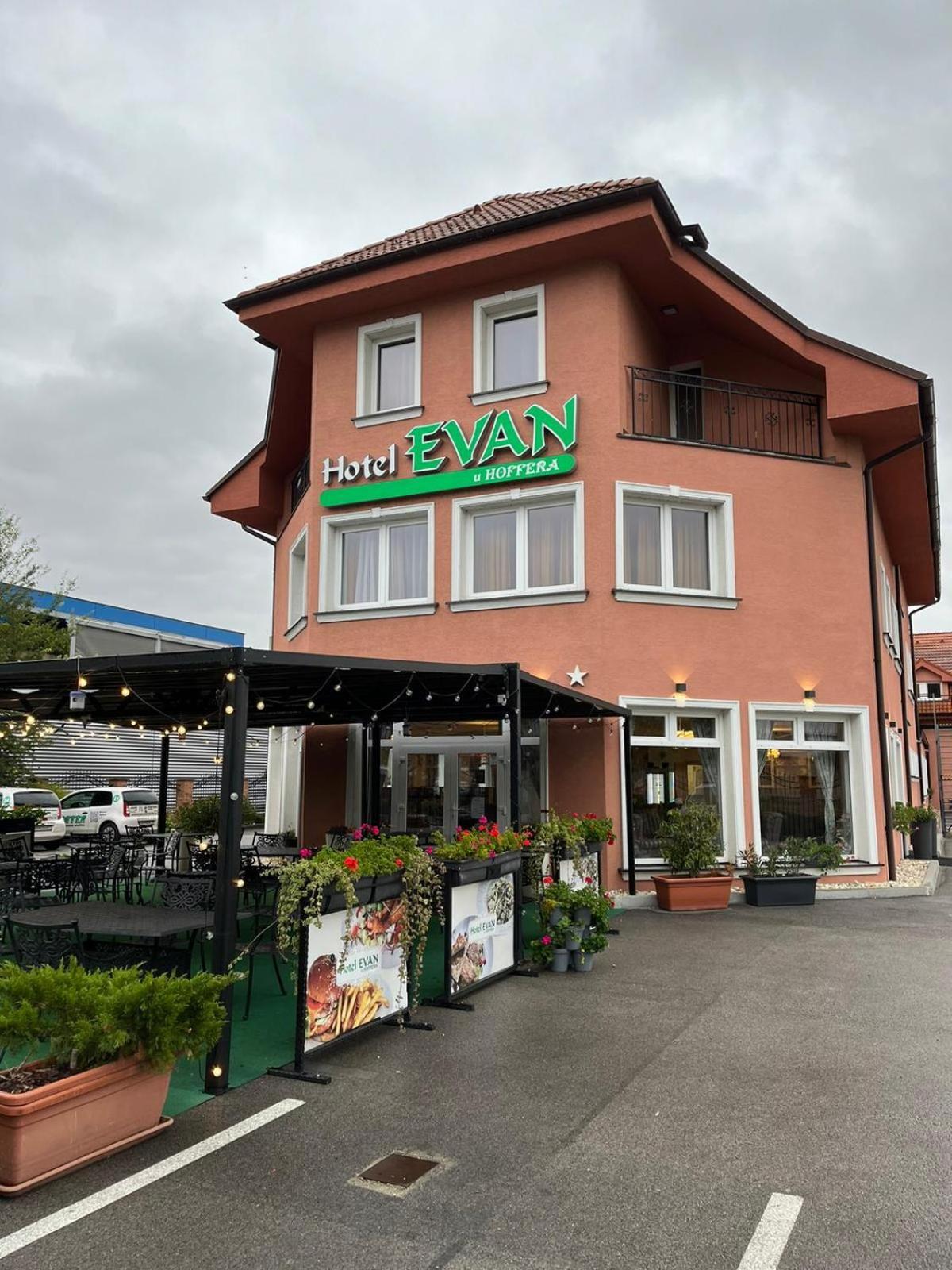 Topoľčany Hotel Evan U Hoffera מראה חיצוני תמונה