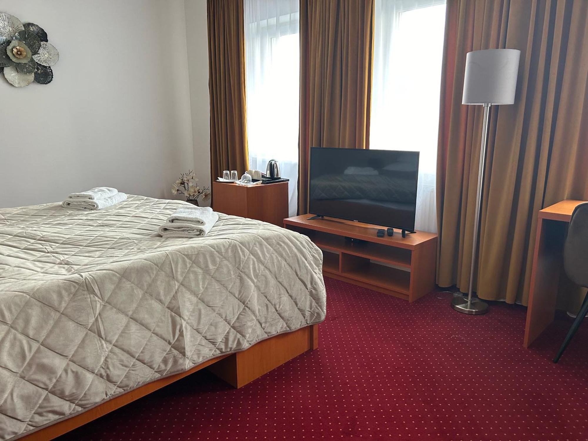 Topoľčany Hotel Evan U Hoffera מראה חיצוני תמונה