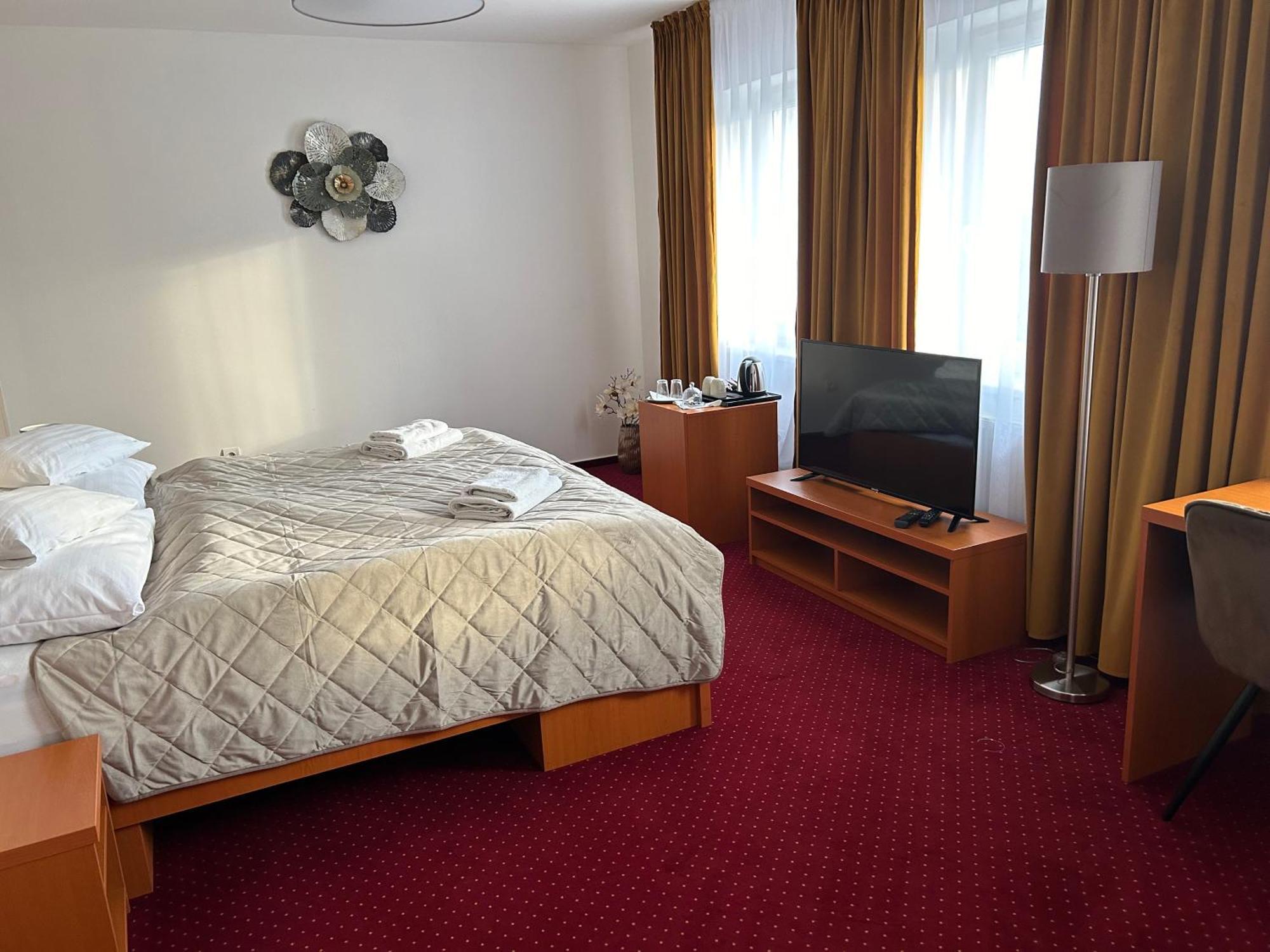 Topoľčany Hotel Evan U Hoffera מראה חיצוני תמונה