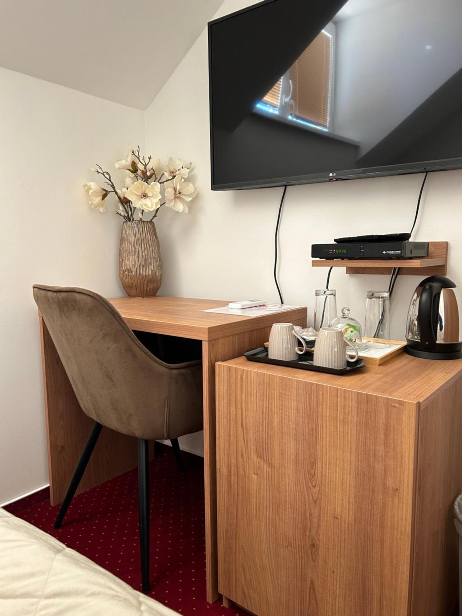 Topoľčany Hotel Evan U Hoffera מראה חיצוני תמונה