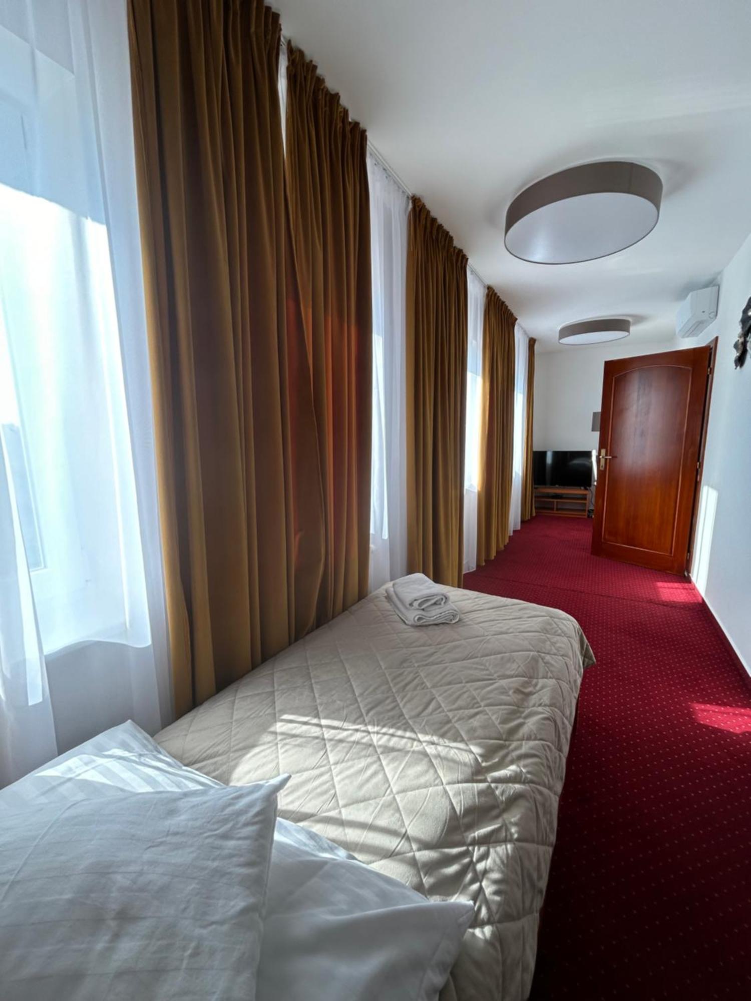Topoľčany Hotel Evan U Hoffera מראה חיצוני תמונה