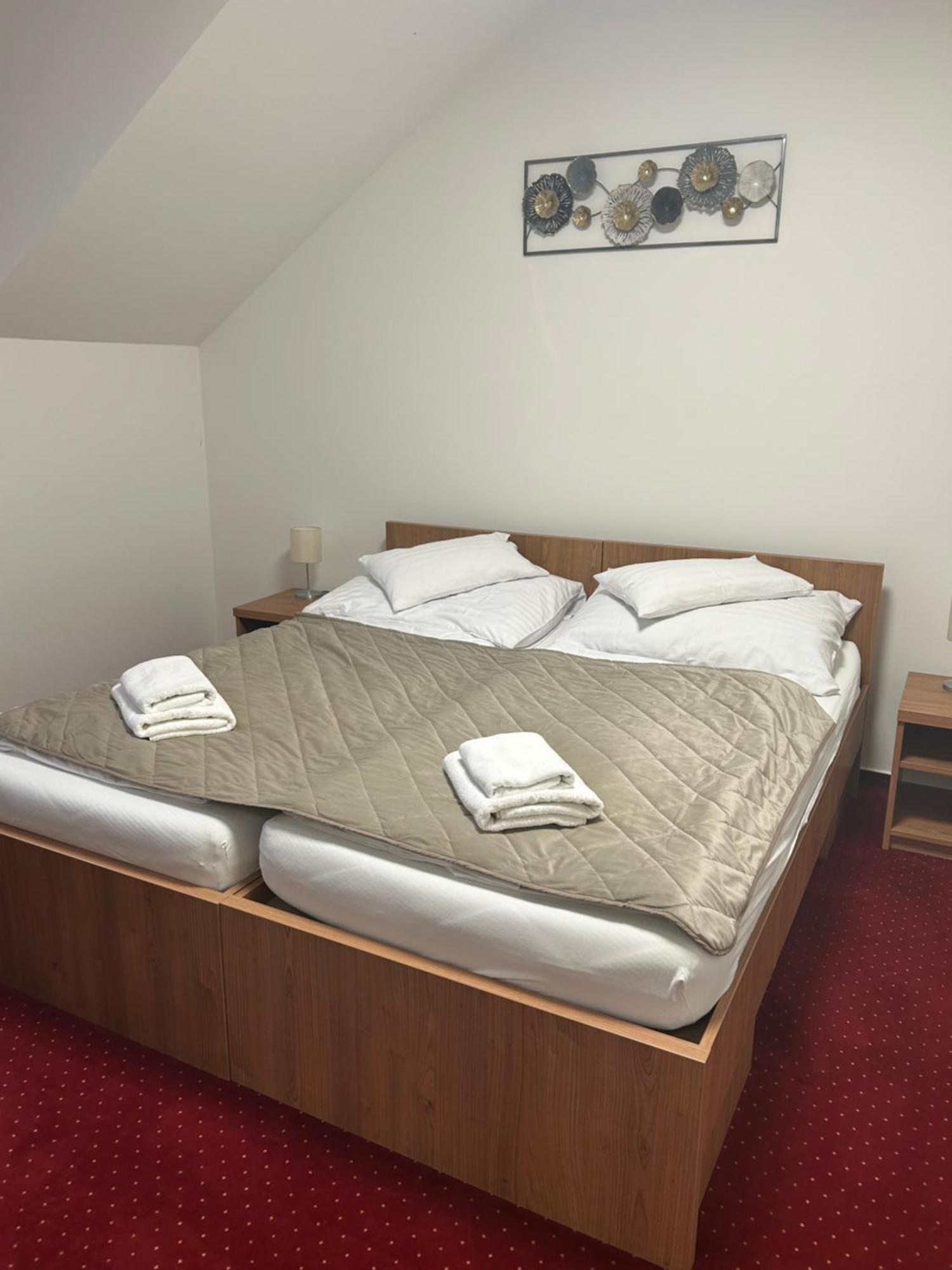 Topoľčany Hotel Evan U Hoffera מראה חיצוני תמונה
