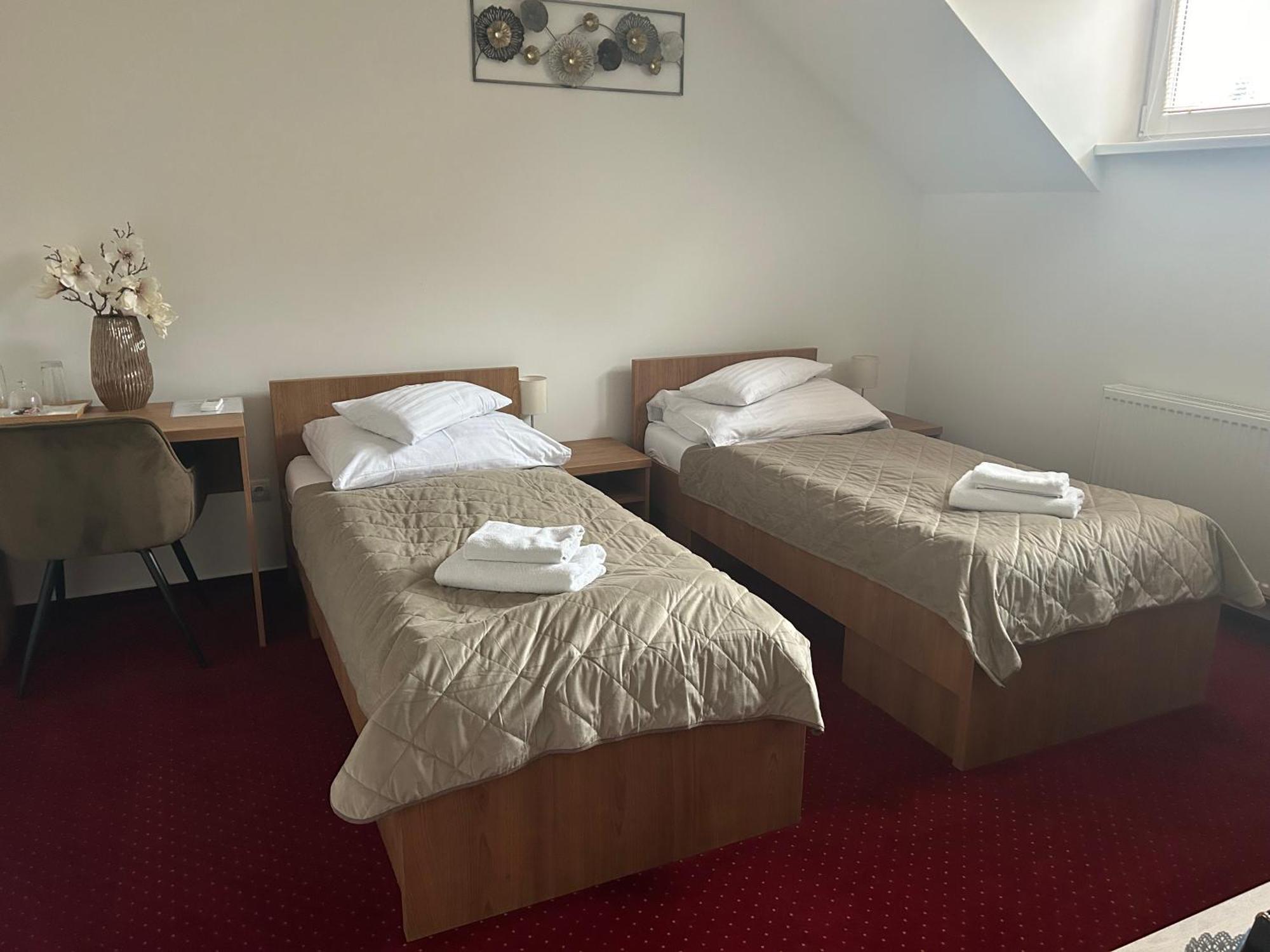 Topoľčany Hotel Evan U Hoffera מראה חיצוני תמונה
