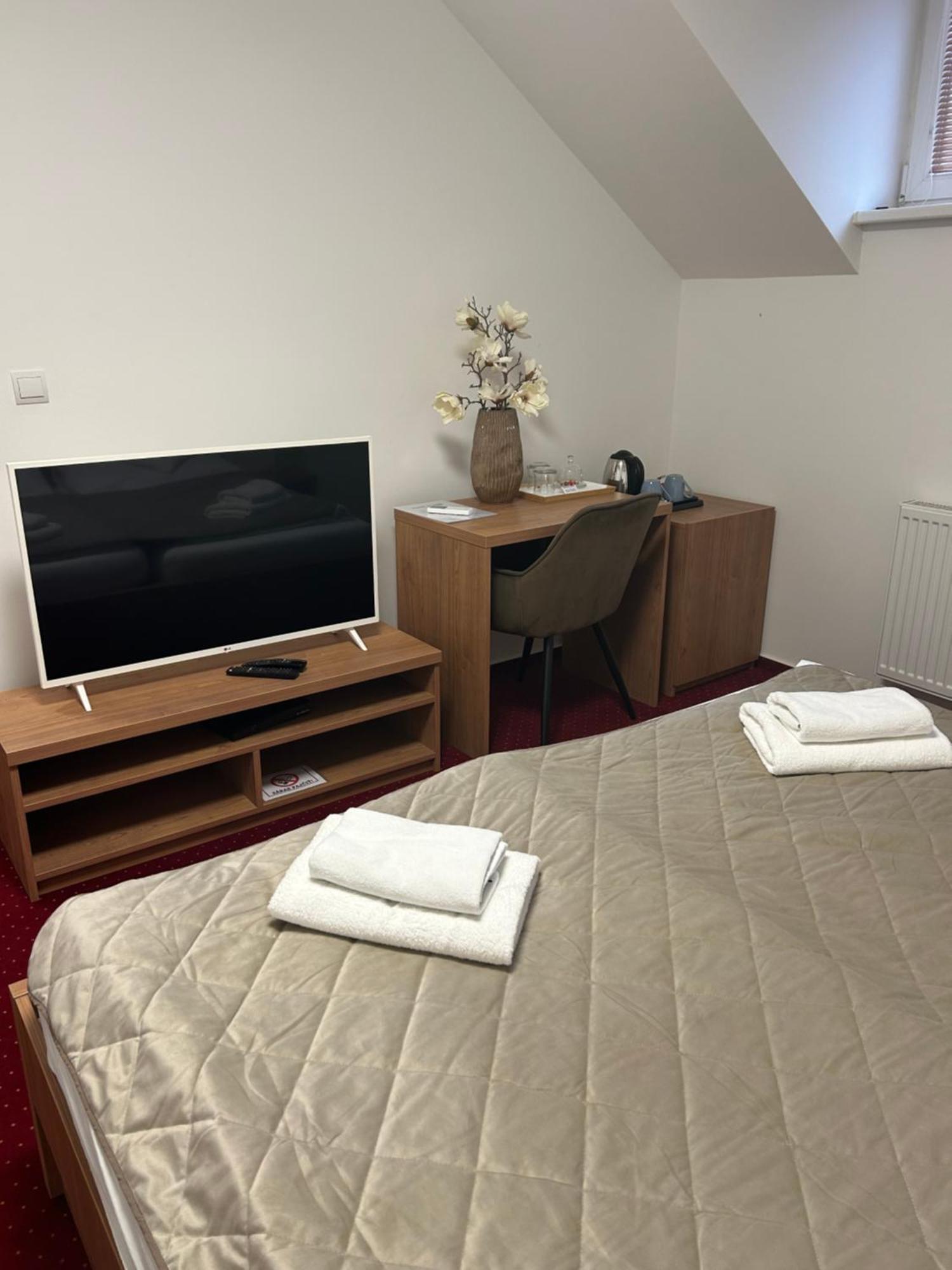 Topoľčany Hotel Evan U Hoffera מראה חיצוני תמונה