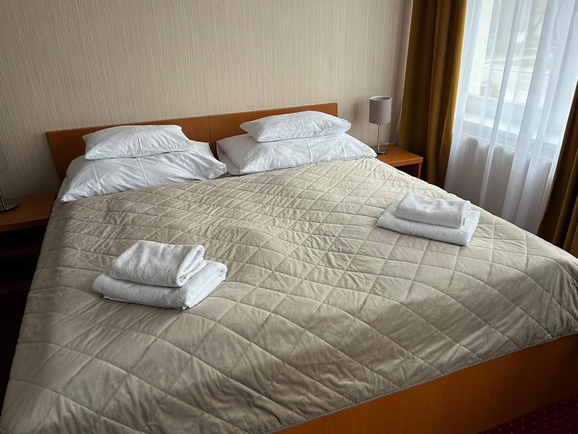 Topoľčany Hotel Evan U Hoffera מראה חיצוני תמונה