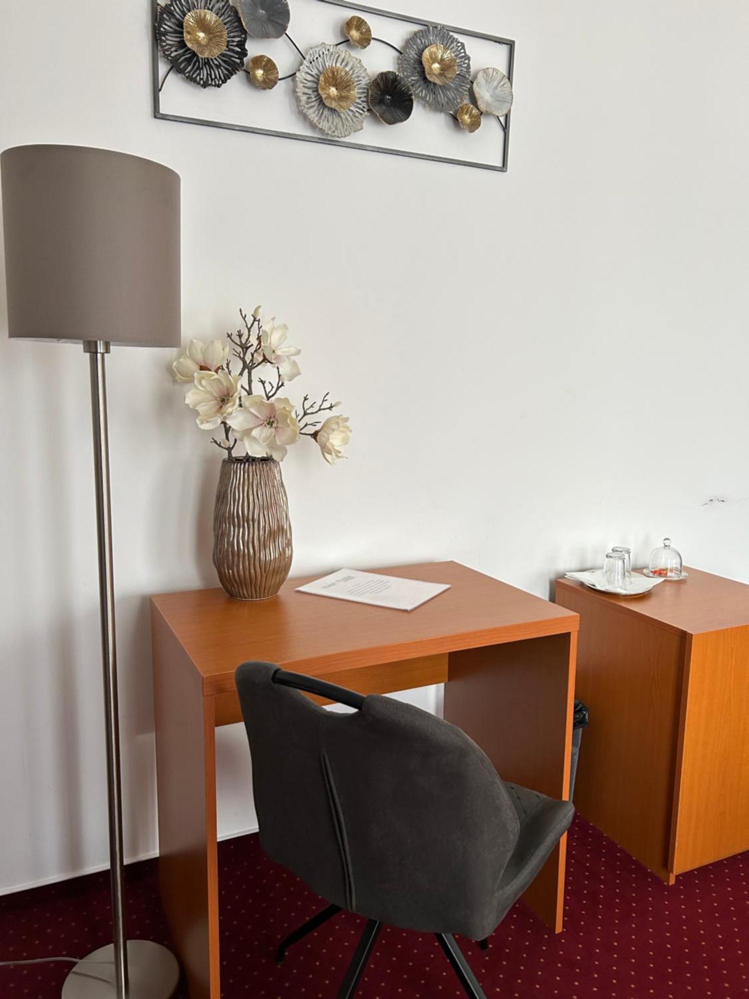 Topoľčany Hotel Evan U Hoffera מראה חיצוני תמונה