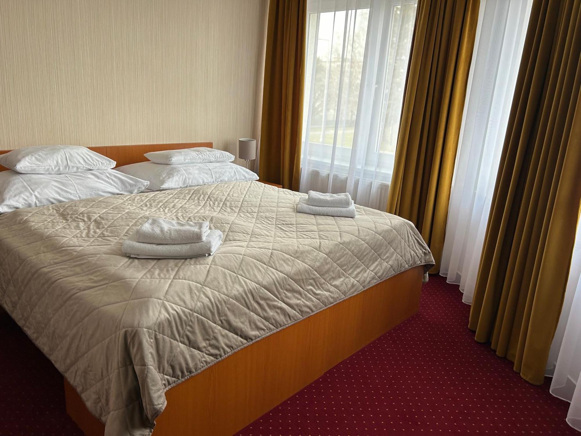 Topoľčany Hotel Evan U Hoffera מראה חיצוני תמונה