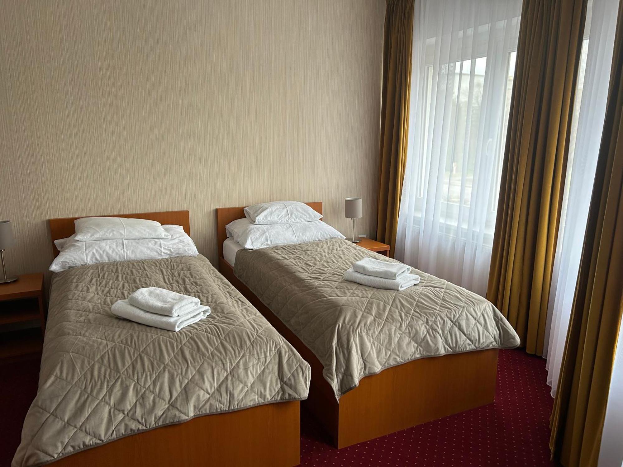 Topoľčany Hotel Evan U Hoffera מראה חיצוני תמונה