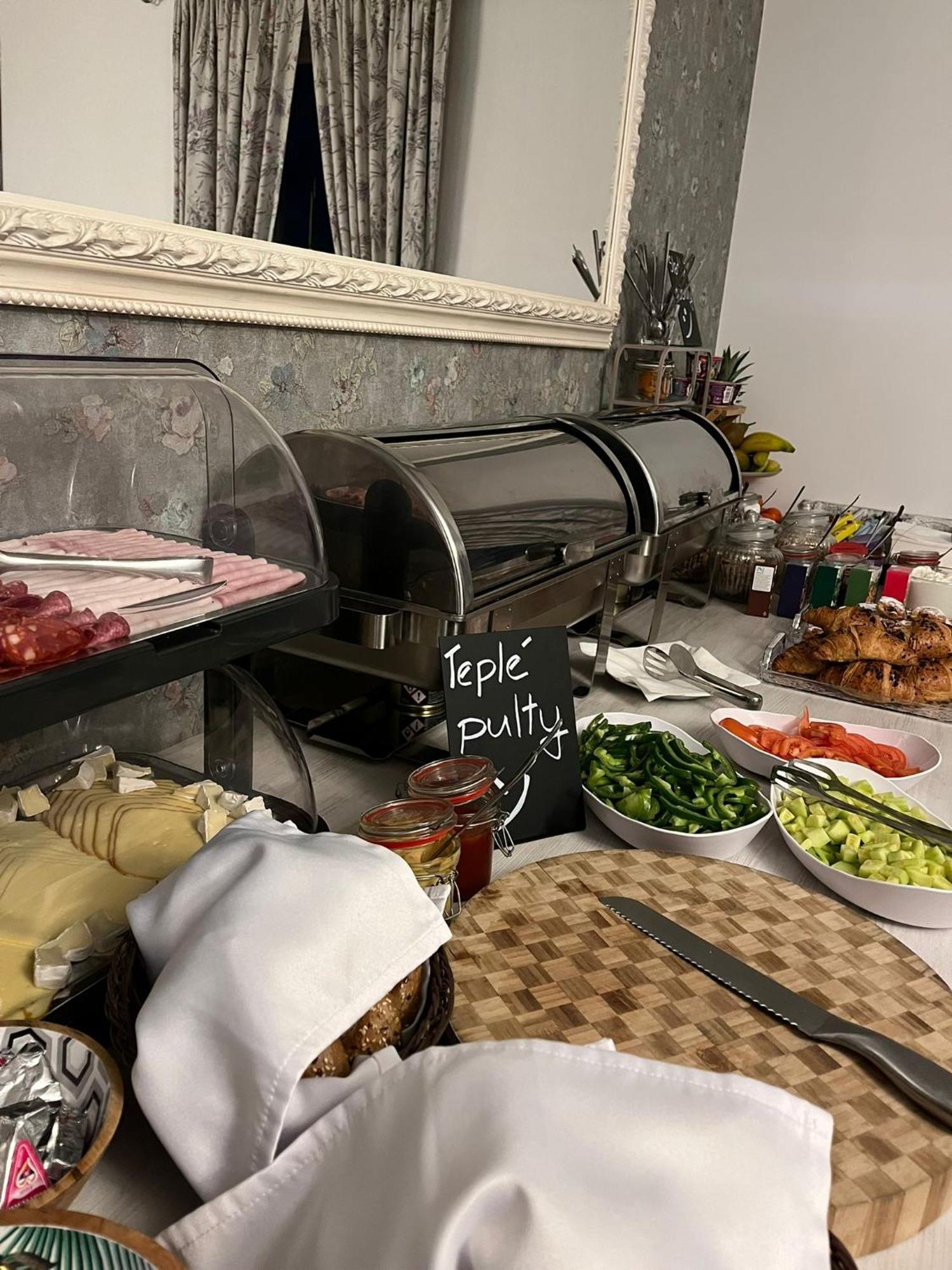 Topoľčany Hotel Evan U Hoffera מראה חיצוני תמונה