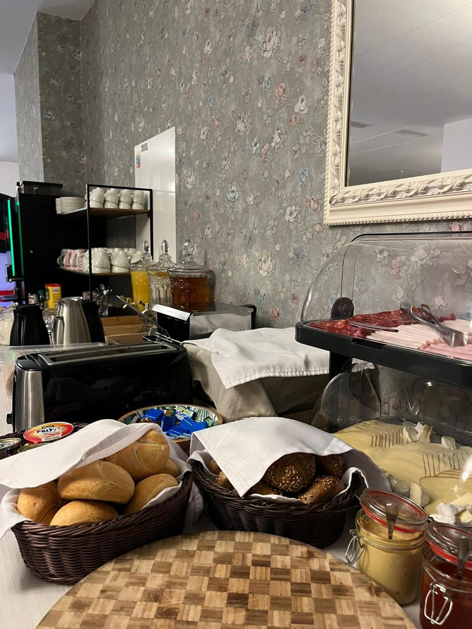Topoľčany Hotel Evan U Hoffera מראה חיצוני תמונה