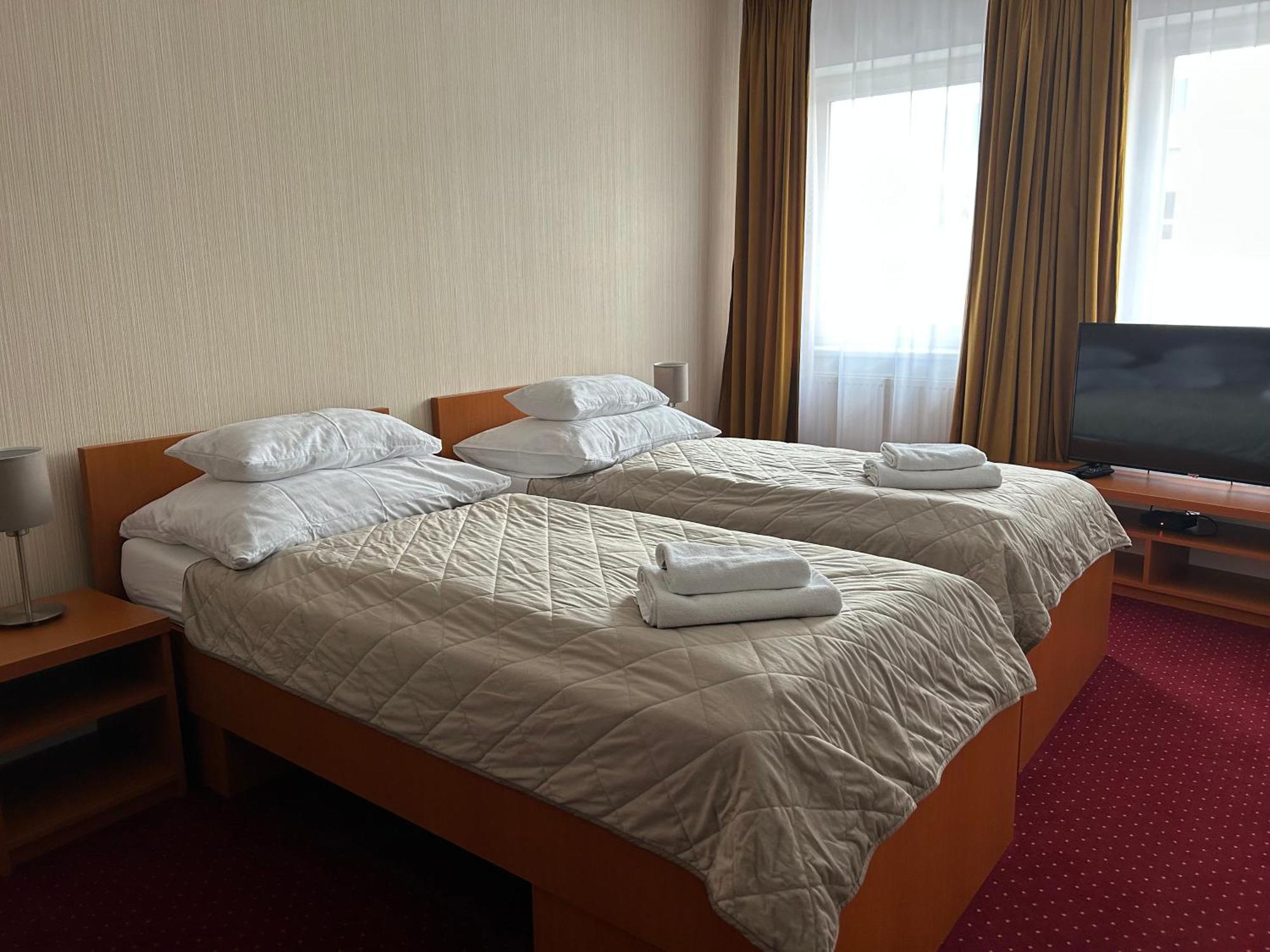 Topoľčany Hotel Evan U Hoffera מראה חיצוני תמונה